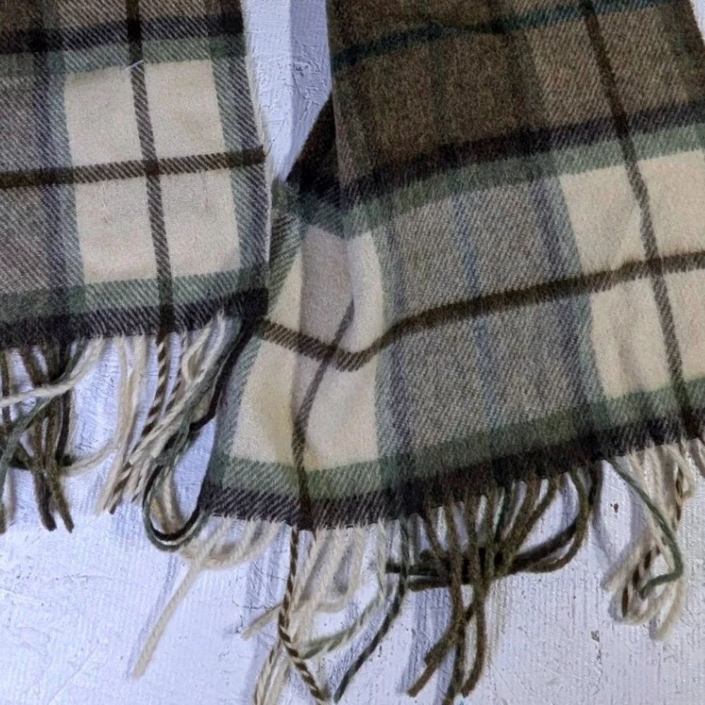 John Hanly Ireland Lambswool Scarf Green‎ Plaid Tartan Fringe Made in Ireland